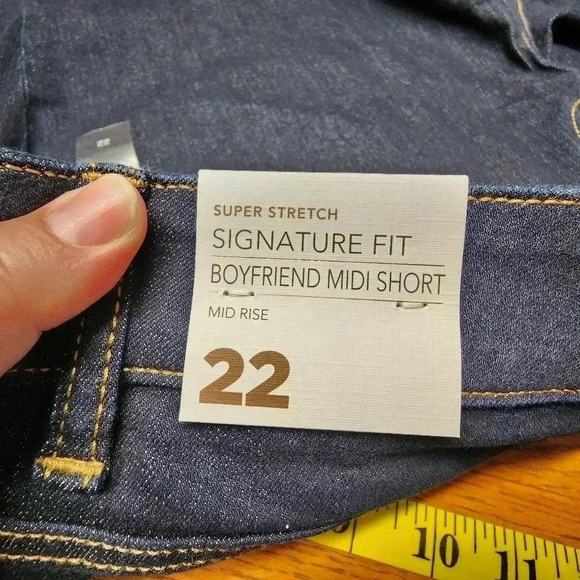 NWT LANE BRYANT SUPER STRETCH BOYFREIND MIDI SHORTS PLUS SIZE 22 BLUE DENIM - Picture 7 of 9